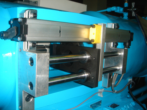 德敏哲 18系列磁致伸缩位移传感器在制造机械上的应用